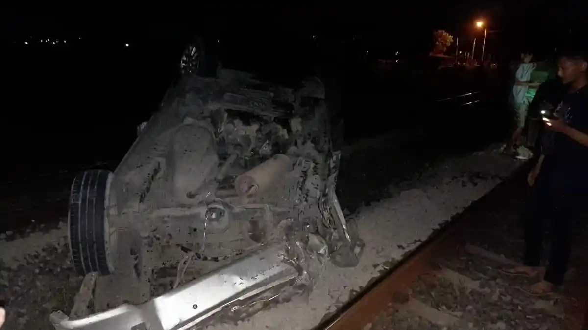 Kecelakaan Maut Kereta Api Tabrak Mobil di Jombang, Enam Orang yang Merupakan Satu Keluarga Tewas