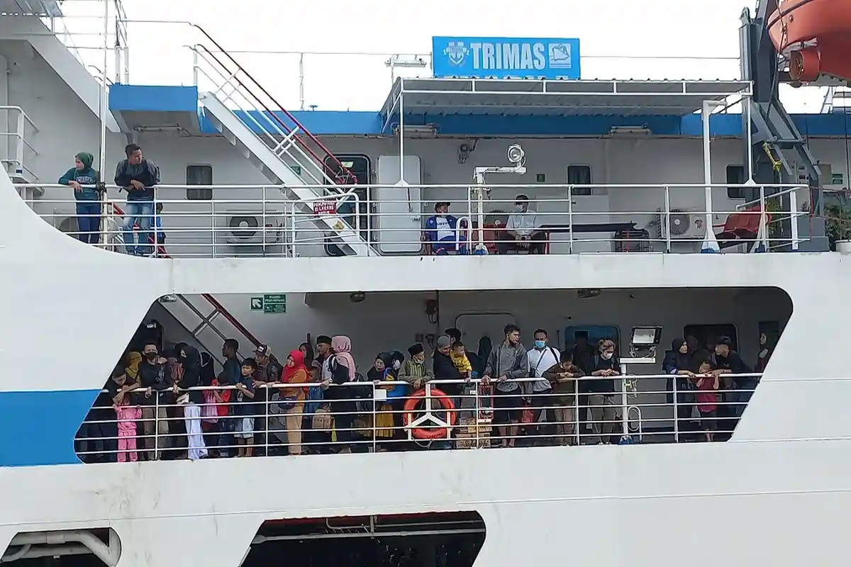 Ratusan Ribu Penumpang Menuju Sumatera Melalui Pelabuhan Merak Banten Jelang Nataru