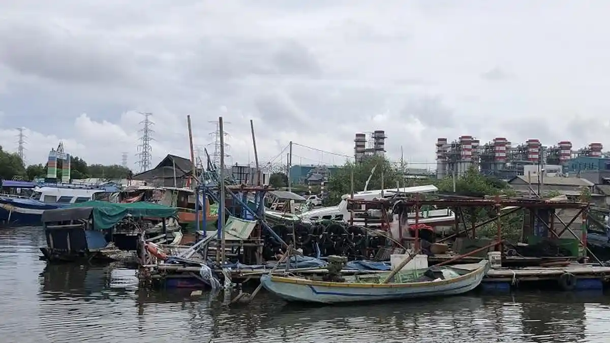Sejumlah Nelayan Tidak Ada yang Tahu Tujuan Proyek Pagar Bambu di Laut Bekasi