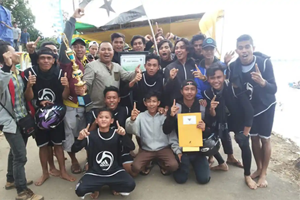 Bintang Hitam Save Juara 1 Pada Lomba Sampan Bidar Dalam Rangka Hut Sekadau ke 14
