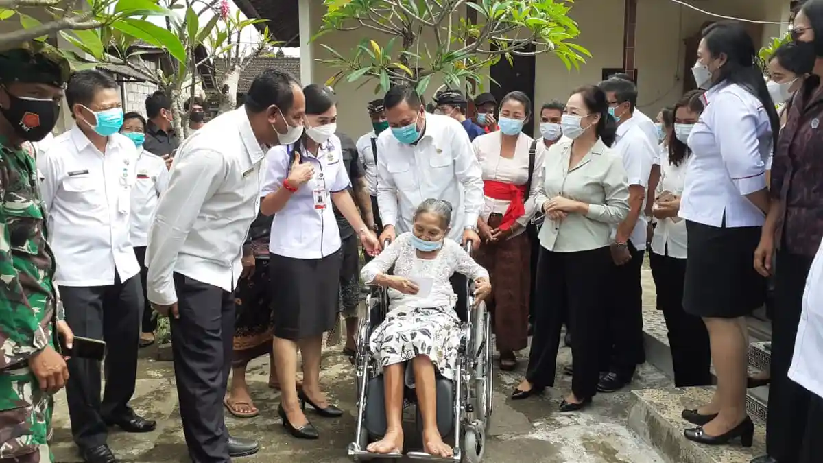 Meski Ekonomi Daerah Lesu, Bupati Gianyar Tetap Upayakan Bantuan Kemanusiaan