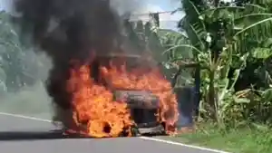 Mobil-pengantar-uang-ATM-terbakar-uang-tunai-miliaran-rupiah-ludes.jpg