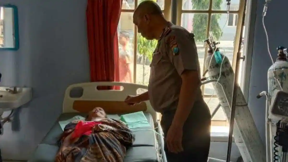 Nenek 65 Tahun di Jember Ditemukan Terbaring di Kamarnya Dengan Luka Gorok, Korban Masih Hidup