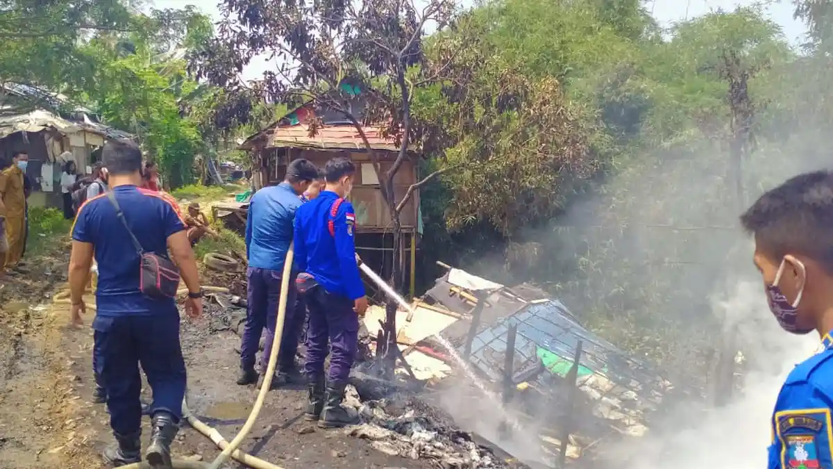 Masak Mi Instan Ditinggalkan, Rumah Warga Kecamatan Ibin Kabupaten Serang Terbakar, Rusak Parah