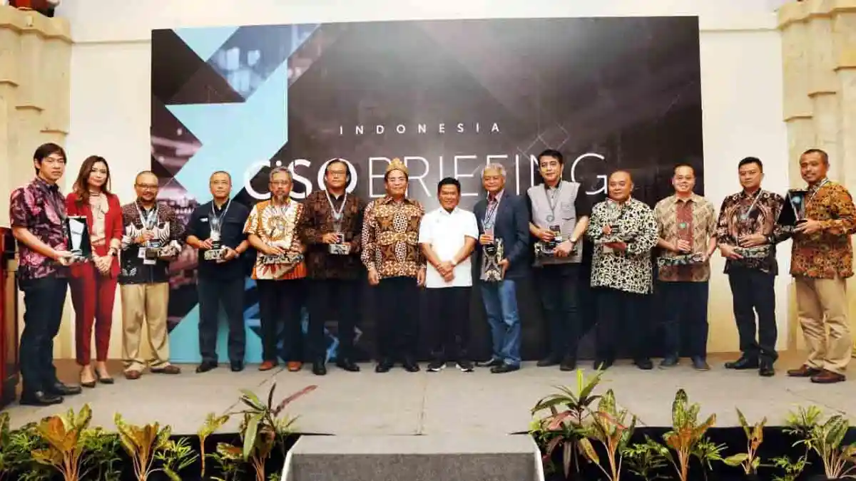 Penganugerahan Cyber Security Awareness Awards Kepada Perwakilan Sektor Indutri