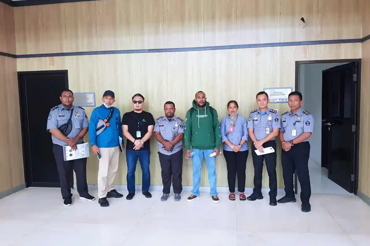 Kantor Imigrasi Makassar Deportasi 1 WNA Papua Nugini