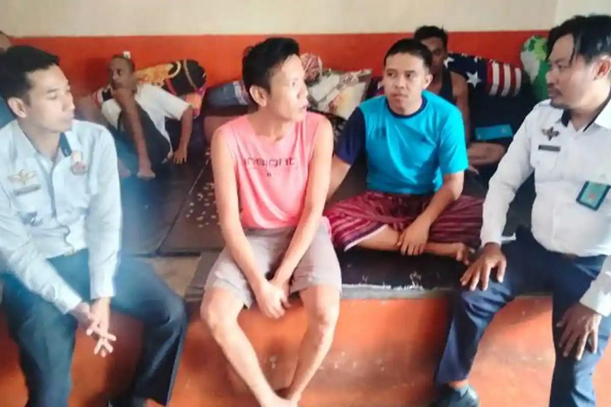 Pastikan Kesehatan Warga Binaan, Perawat Lapas Kelas IIB Selong Gelar Pemeriksaan di Kamar Hunian