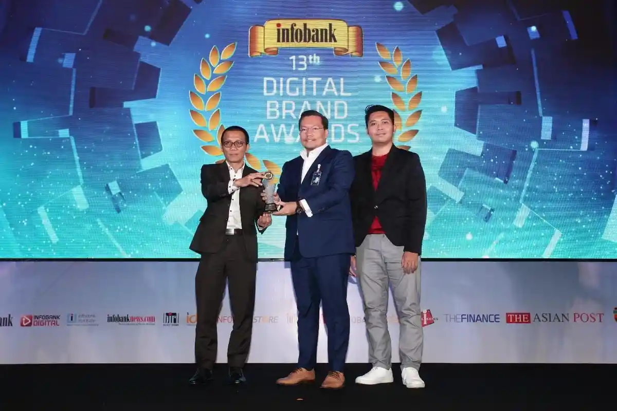 Dirut Sunarso dan BRI Raih Penghargaan di 13th Infobank-Isentia Digital Brand Recognition 2024