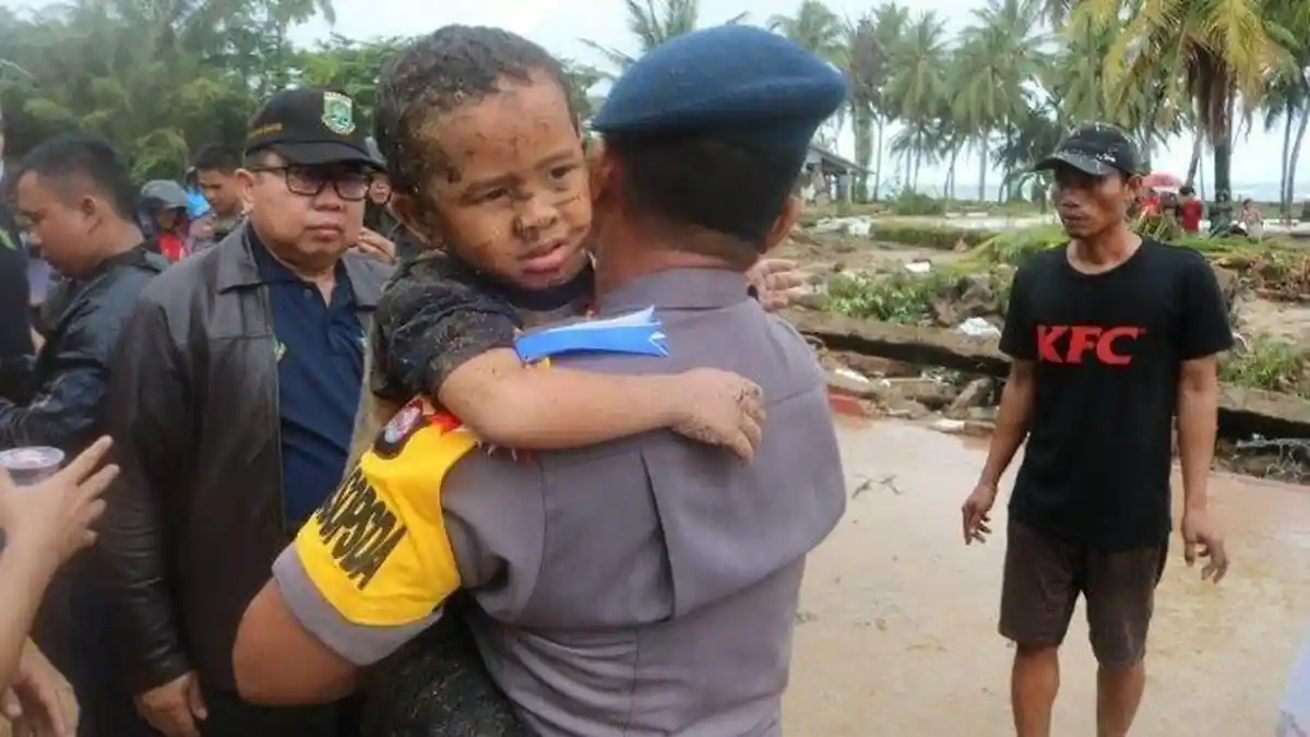 VIDEO - Bocah 5 Tahun Selamat Setelah 11 Jam Bertahan di Bawah Puing-puing Tsunami Banten