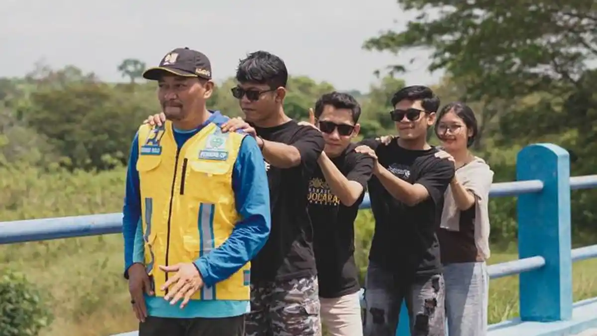 Kolaborasi Hangat 8TUALLY dan Pak Didik Kulot dalam Karya 'Duren Notopuro'
