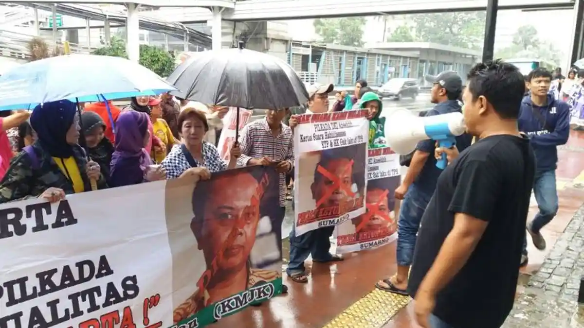 Puluhan Orang Gelar Aksi Untuk Mengecam Pimpinan KPUD DKI Jakarta