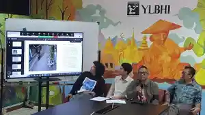 penguntitttt-islah.jpg