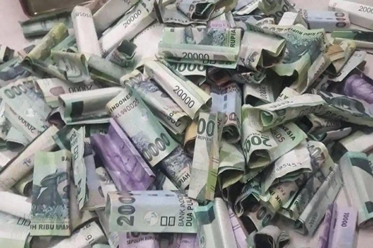 Bawa Uang Pecahan Rp 2 Ribu, Juru Parkir Beli iPhone 11, Kumpulkan selama 6 Bulan, 'Pejuang Receh'