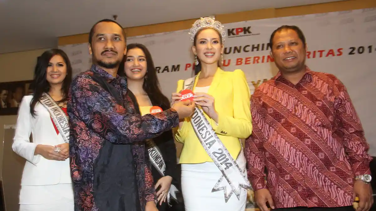 Foto Mirip Dirinya dan Ketua KPK Beredar, Elvira Devinamira Tak Kapok Selfie
