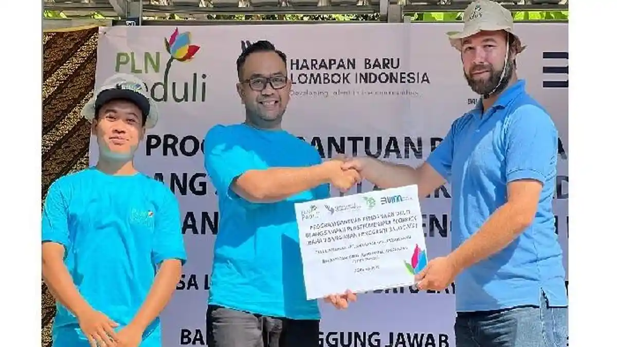Program TJSL PLN UIP Nusra Serahkan Bantuan Pendanaan Ecobrick untuk Desa Lembahsari