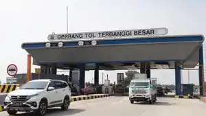 Arus-mudik-dan-balik-Lebaran-2026-di-Tol-Bakter.jpg