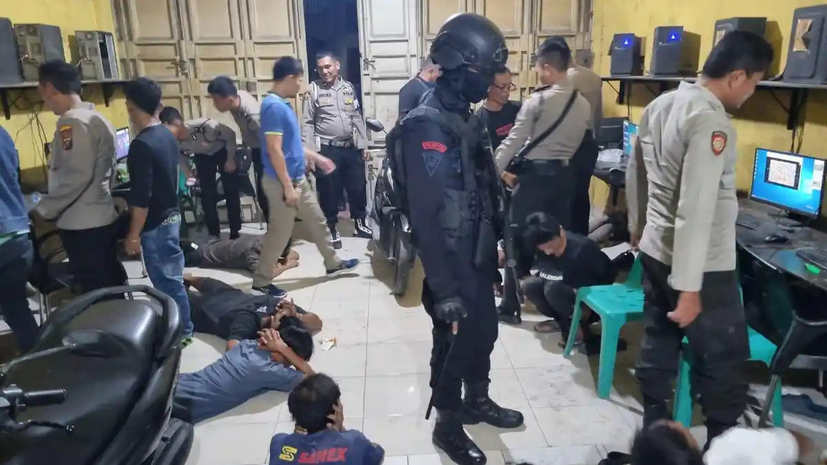 Sat Brimob Polda Sumut Amankan 20 Pemuda Tanpa Identitas Saat Patroli Kamtibmas di Medan Tembung