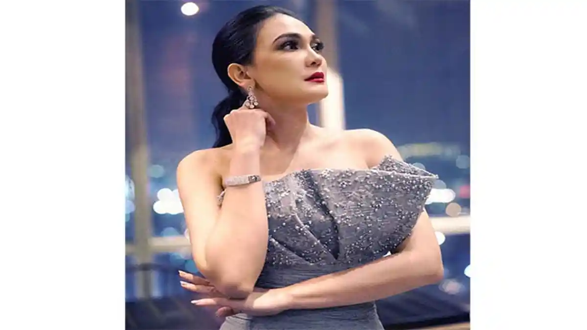 Saking Cintanya Luna Maya Langsung DM RM BTS, Balasannya Bikin Titik Kamal Kaget