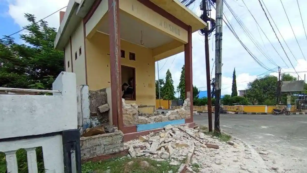 Amankan Bentrok Warga, Kepala Kasat Reskrim Polres Malra Terkena Anak Panah