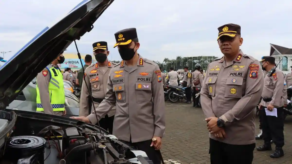 Cek Kendaraan Operasional, Kapolrestabes Medan Sampaikan Pesan ke Personel