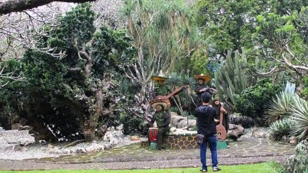 6 Tempat Wisata Ala Eropa di Bogor, Ada Menara Eiffel hingga Tenda Mongolia