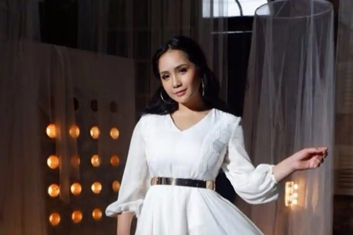 Tajir Melintir, Harga Strap Bag Nagita Slavina Ini Bikin Menjerit, Netter: Motor Ngegantung di Bahu!