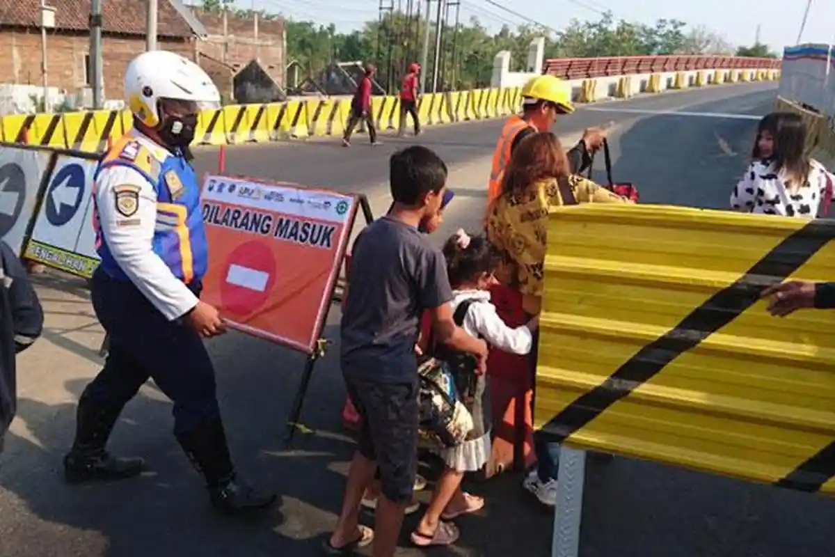 Malam Ini, Jembatan Ngujang 1 Ditutup Total Sekitar 3 Jam, Jalur Tulungagung-Kediri Dialihkan
