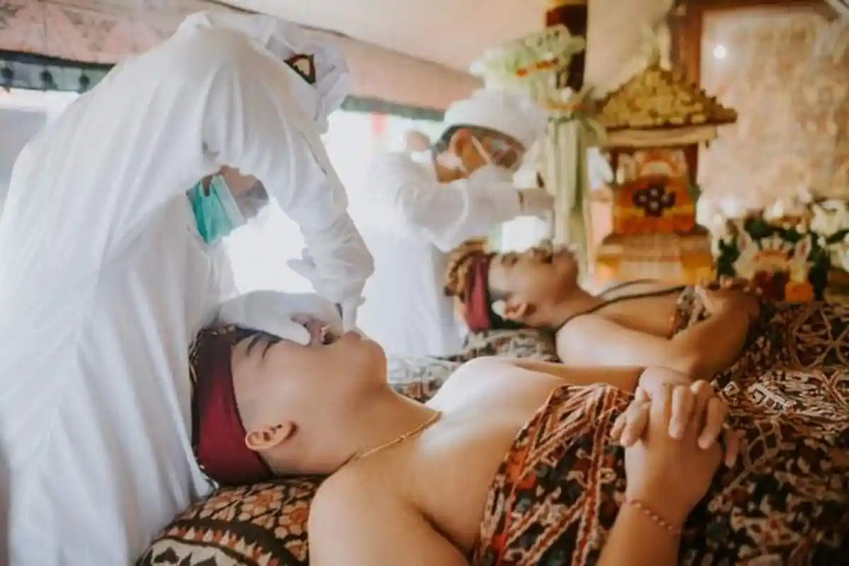 Mesangih Dengan Orang Ganjil, Berikut Penjelasan Mengenai Pantangan Potong Gigi di Bali