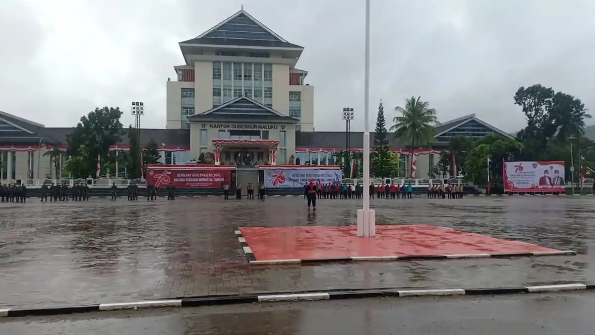 Diguyur Hujan Deras, Upacara Peringatan HUT Provinsi Maluku ke-76 Berjalan Lancar
