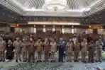panglima-tni-beri-pembekalan-para-perangkat-desa-seluruh-indones_20230712_214138.jpg