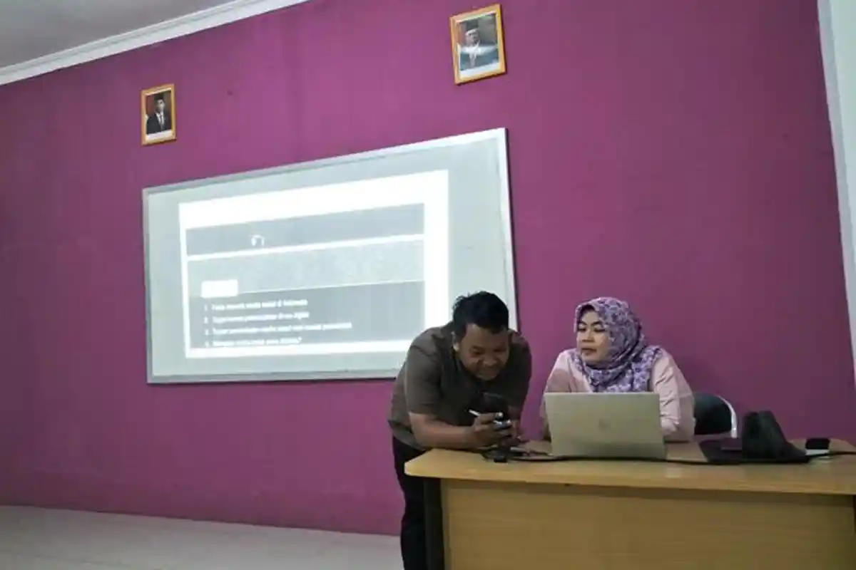 Dosen UNH Jambi Ini Ajarkan Mahasiswa Belajar Manfaatkan Website untuk Praktik Kehumasan