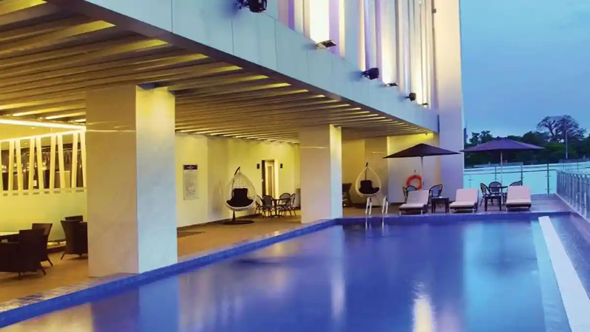 Benefit Baru bagi Member TFC Premium, Berenang dan Ngopi Gratis di Golden Tulip Essential Makassar