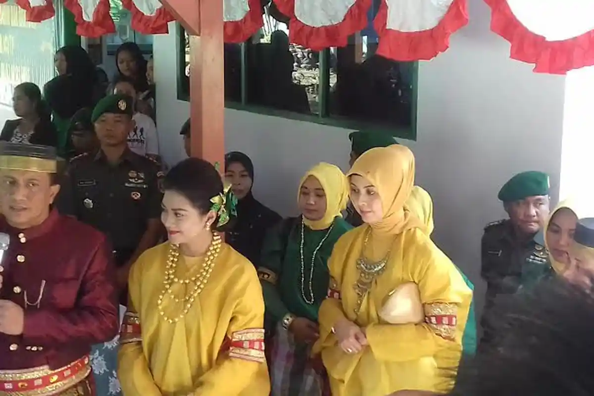 Pangdam Resmikan Ruang ICU RS Yasin di Bone, Istri Bagi-bagi Cinderamata - pangdam-di-bone_20160405_121233.jpg