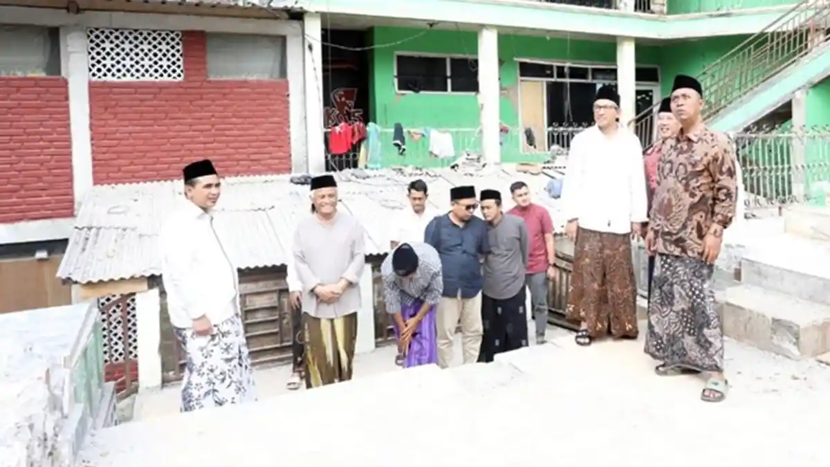 Taj Yasin Serahkan Bantuan dan Semangati Santri, Kunjungan ke Ponpes yang Terbakar di Temanggung