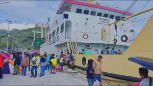 Kapal-Tol-Laut-KM-Sabuk-Nusantara-113-bersandar-di-Pelabuhan-Tilamuta.jpg
