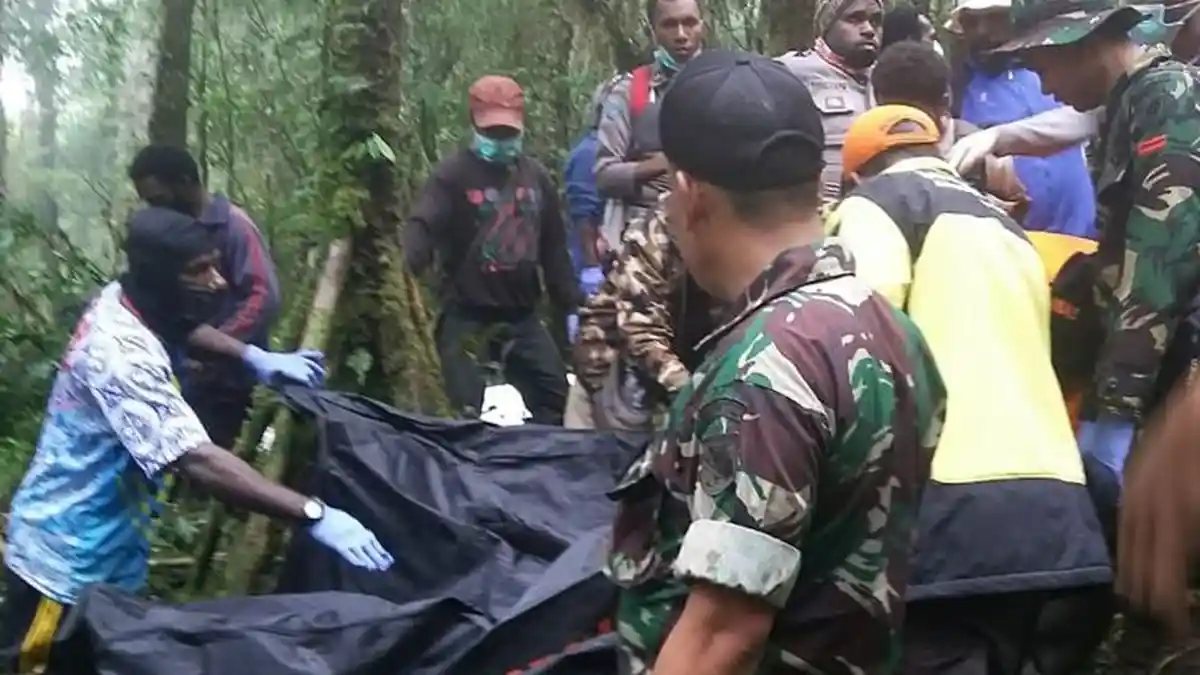 Pesawat Dimonim Air Ditemukan, Bocah 12 Tahun Selamat 8 Orang Tewas