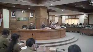 Komisi-IV-DPRD-Badung-saat-melakukan-rapat-kerja-dengan-Dinas-Kesehatan-dan-Dinas-Pendidikan.jpg