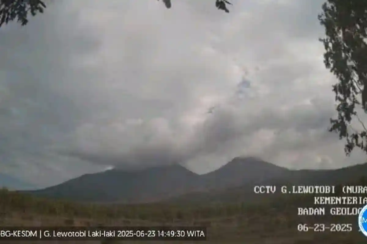 Status Awas, Gunung Lewotobi Laki-laki di Flores Timur  NTT Kembali Erupsi