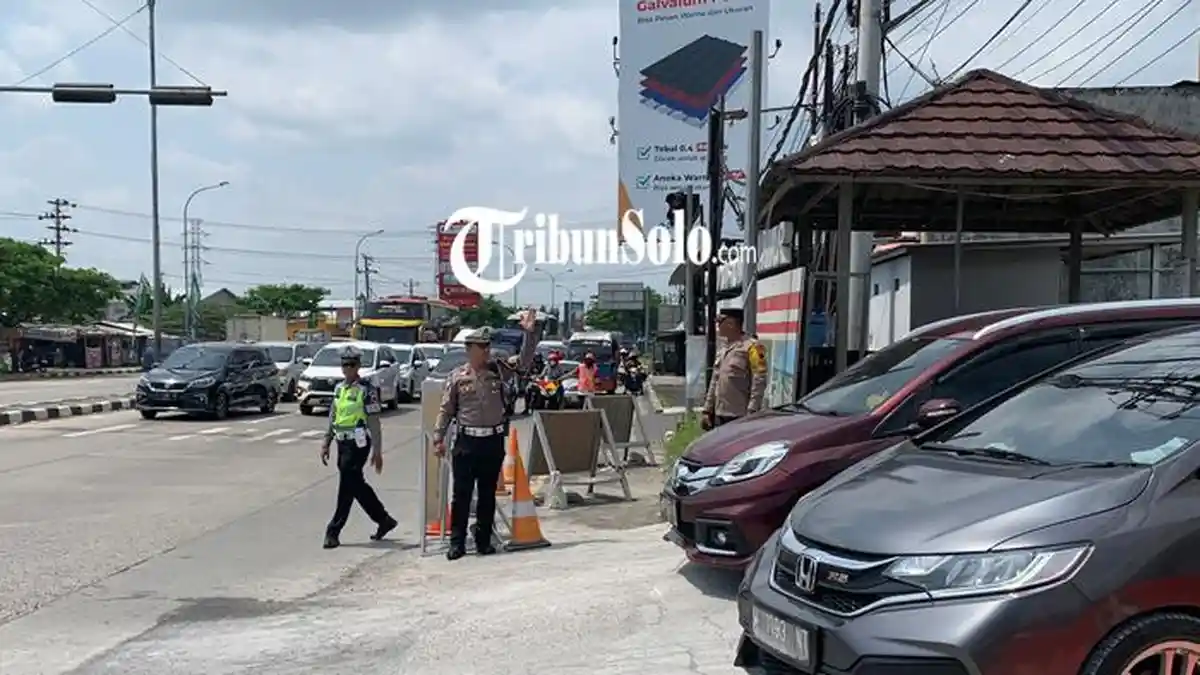 Antisipasi Kemacetan Arus Balik Tol Solo-Jogja, One Way Diterapkan di Simpang 4 Ngasem Karanganyar