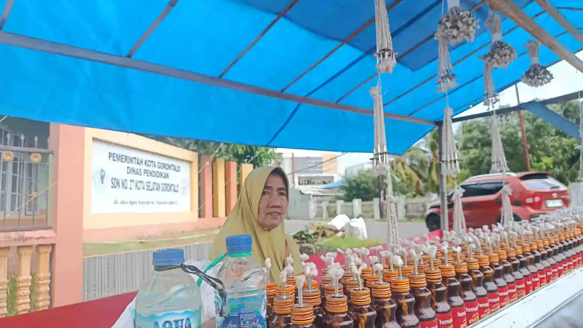 Lampu Botol Tumbilotohe Nonce Abuada Dijual Serba Rp 5 Ribu di Sudut Jalan Kota Gorontalo