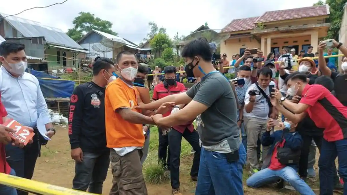 Taruh Dendam karena Istrinya Diperkosa Dua Kali, Suami Tikam Mantan Bosnya hingga Tewas