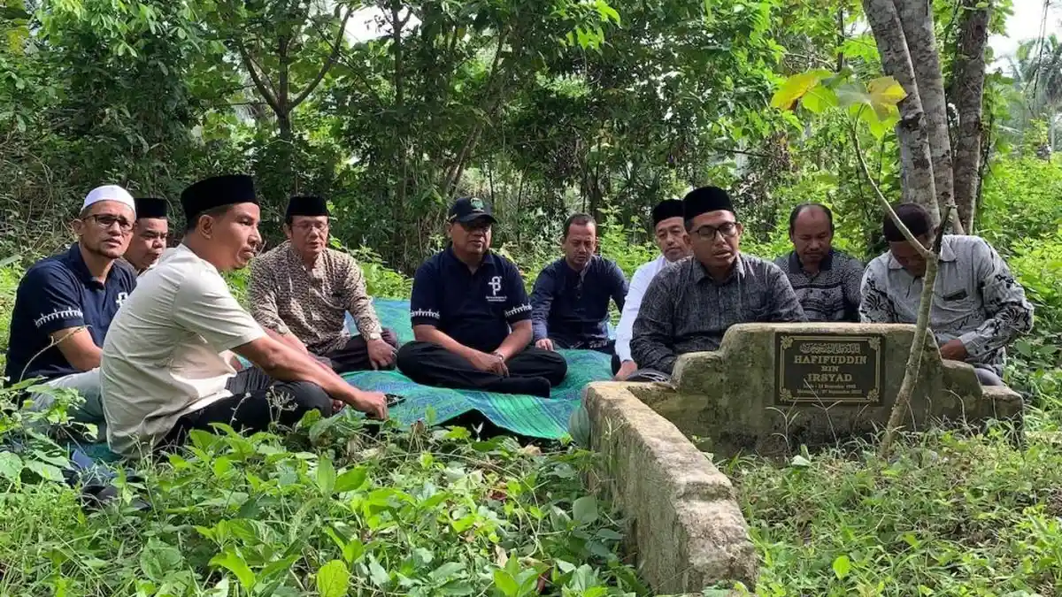 Ziarah ke Makam Tokoh, UIN Sultanah Nahrasiyah Lhokseumawe Kenang Jasa Perintis Transformasi Kampus