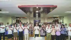 Pose-bersama-Wakil-Rektor-II-dan-IV-Undana-Kupang.jpg