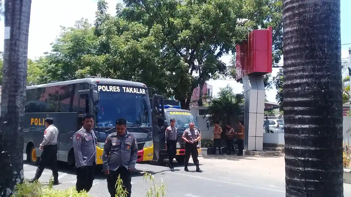 Polisi Takalar Ikut Dikerahkan Bantu Pengamanan di DPRD Sulsel