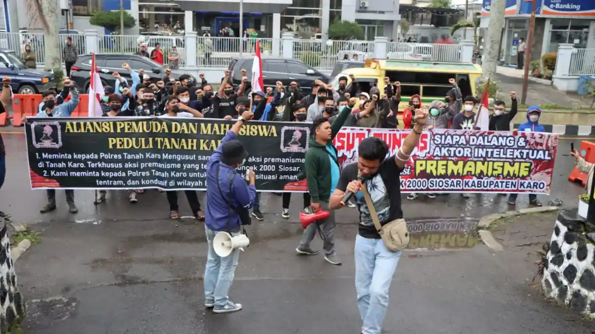 Mahasiswa Peduli Tanah Karo Unjuk Rasa ke Mapolres Karo Tuntut Usut Tuntas Premanisme di Siosar