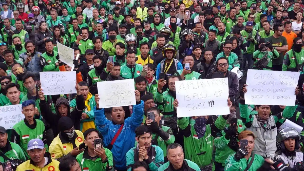 Skema Soal Bonus Hari Raya Untuk Para Mitra Driver Ojek Online Gojek dan Grab