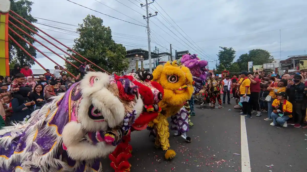 FOTO KEMERIAHAN IMLEK: Kirab Budaya Peringatan Tahun Baru China di Pati Jadi Magnet Wisatawan