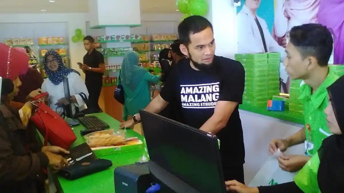 Teuku Wisnu Kenalkan Aplikasi Games Panjat Pinang Malang Strudel