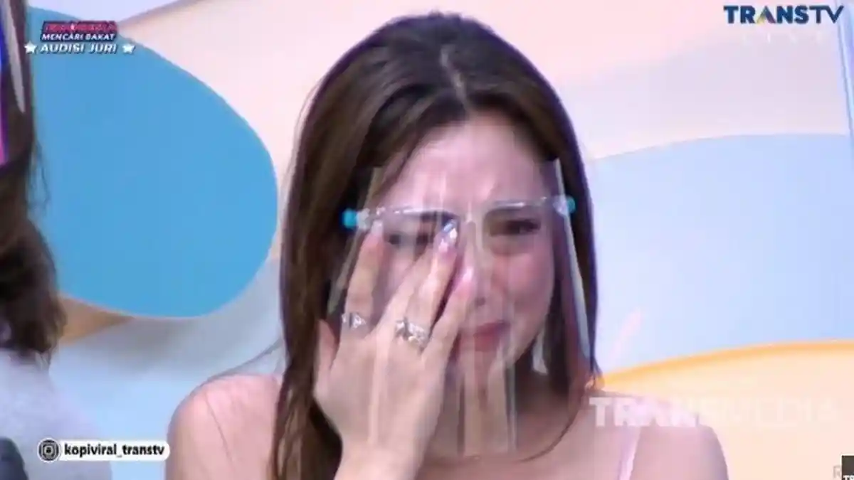 Kesuciannya Hilang di Usia Belasan, Celine Evangelista Ungkap Hal Rahasia Ini di Muka Nikita Mirzani