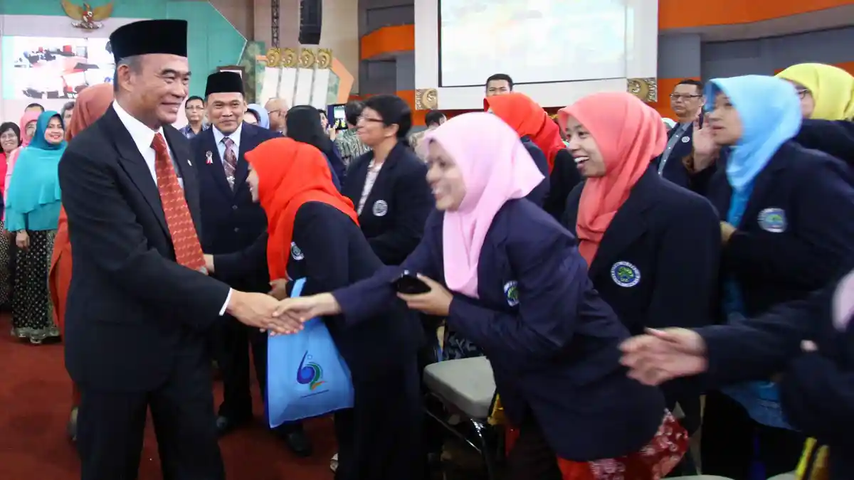 Mendikbud Siap Distribusikan KIP untuk Anak Yatim di Seluruh Indonesia